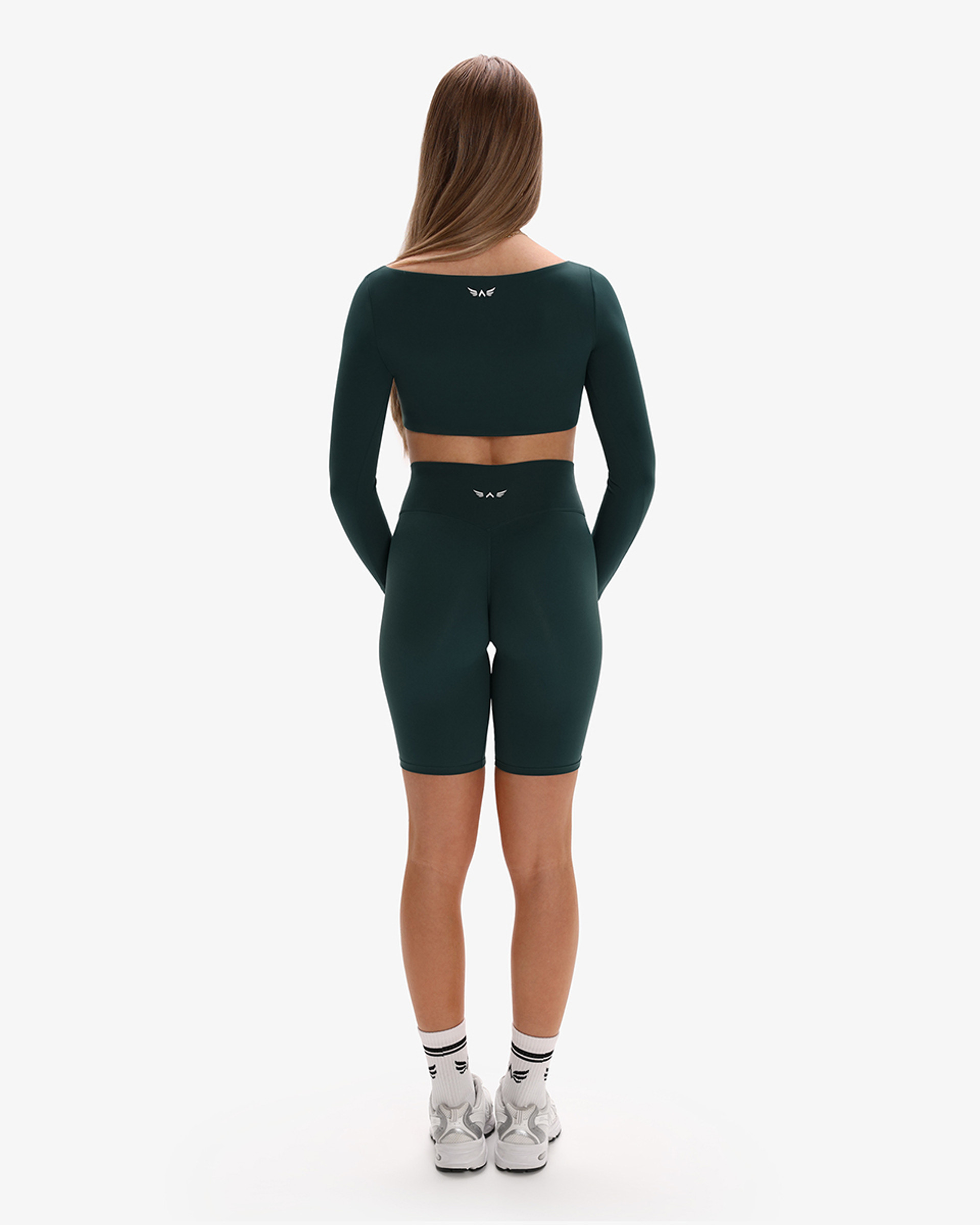 Elysia Glow Motion Shorts 8"