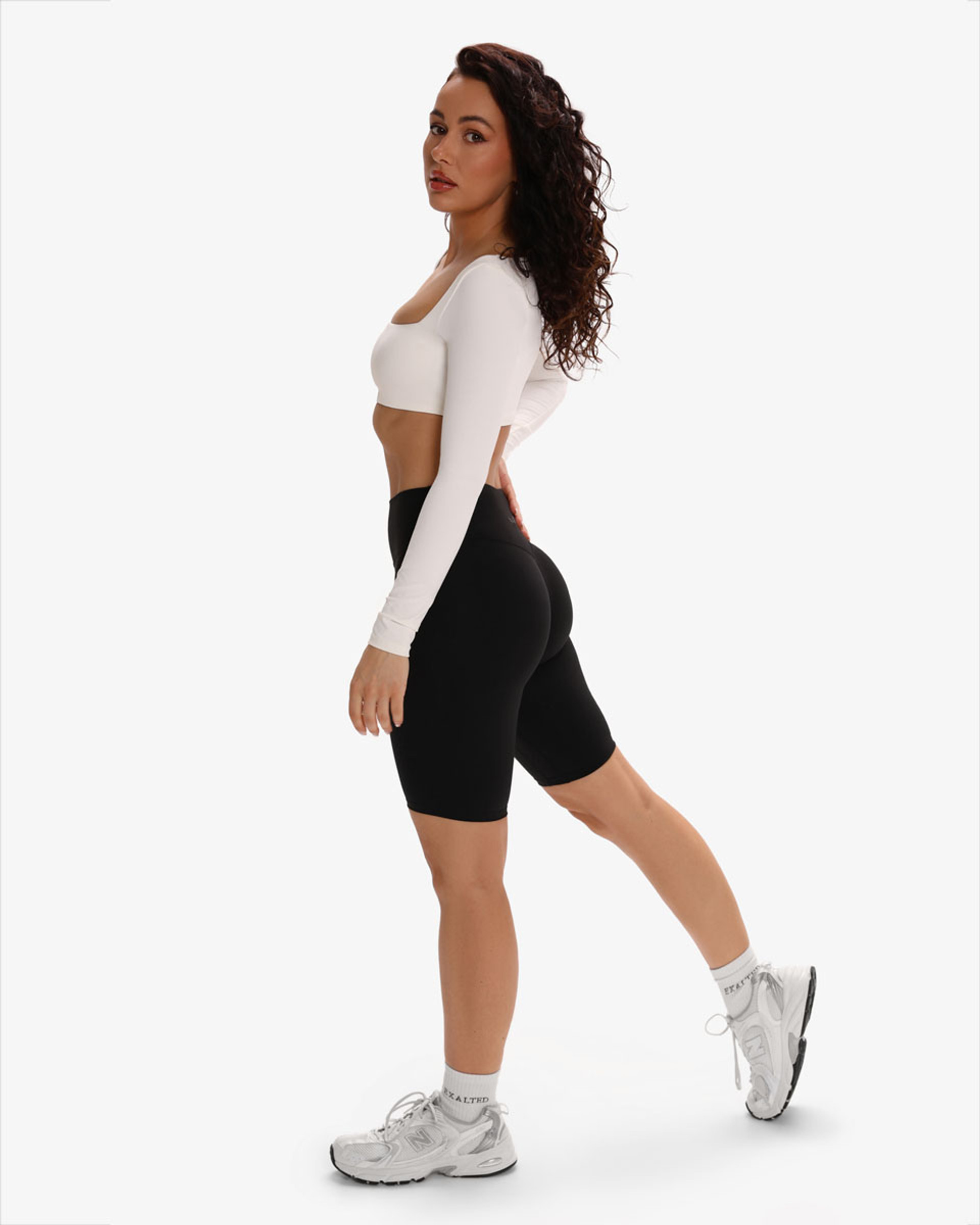 Elysia Glow Motion Shorts 8"