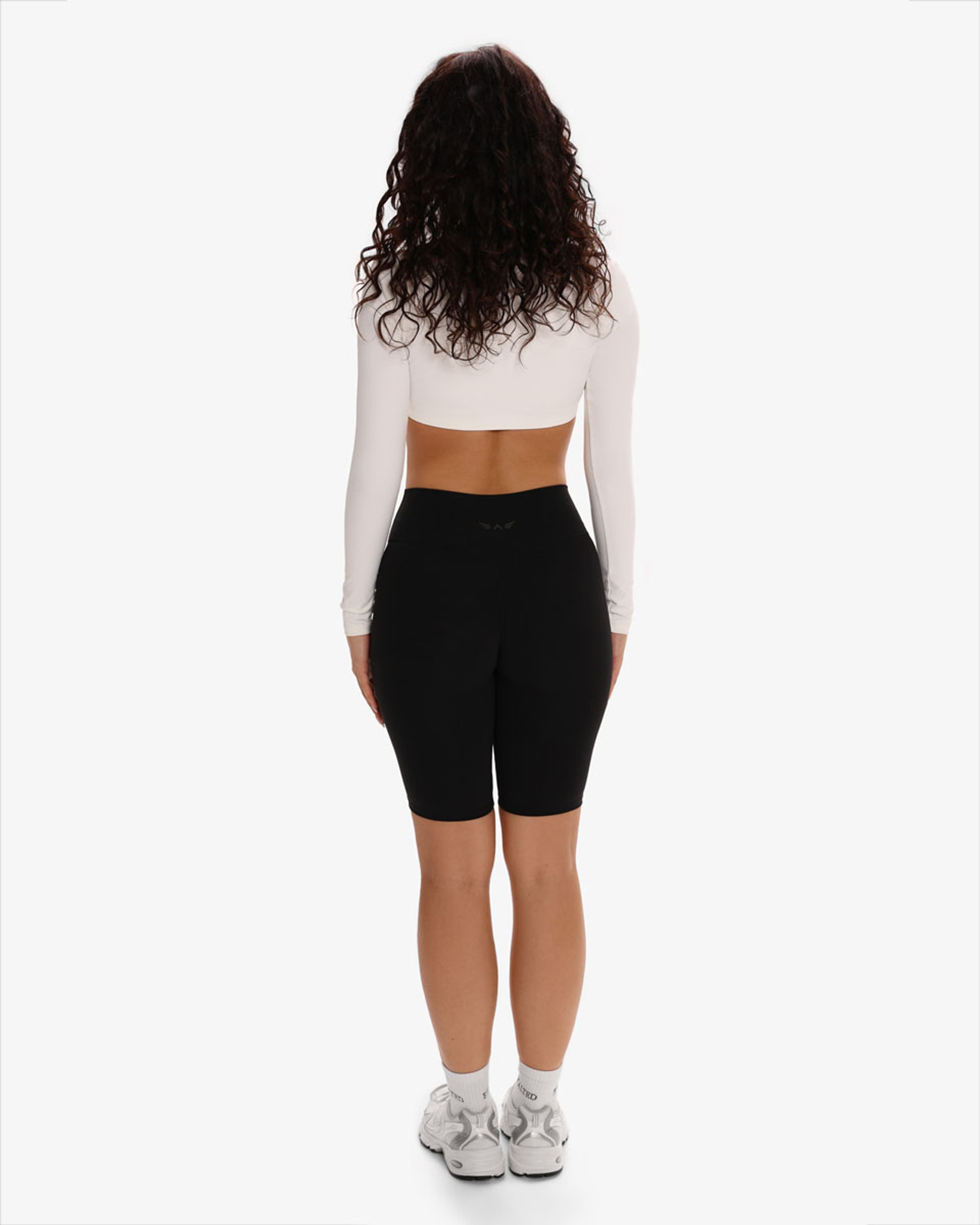 Elysia Glow Motion Shorts 8"