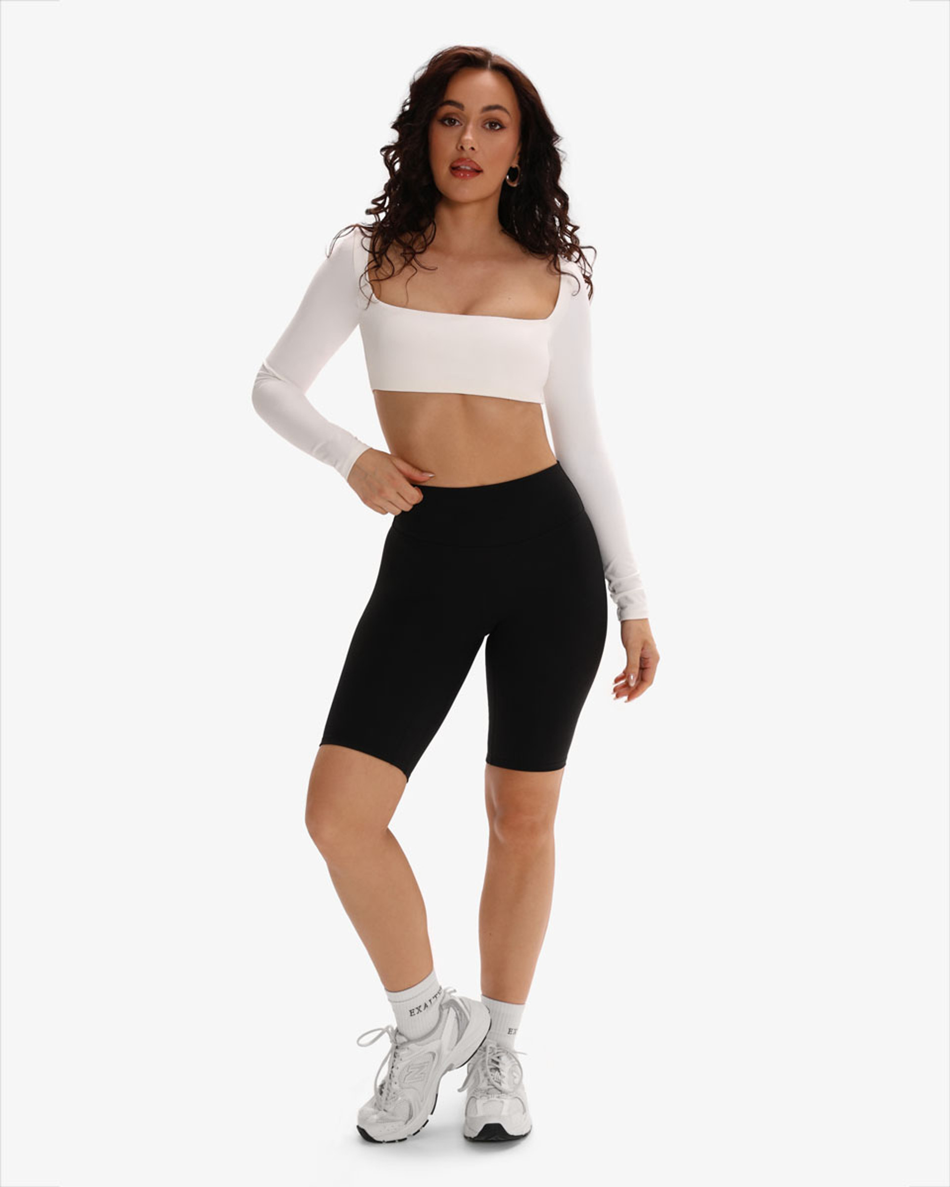 Elysia Glow Motion Shorts 8"