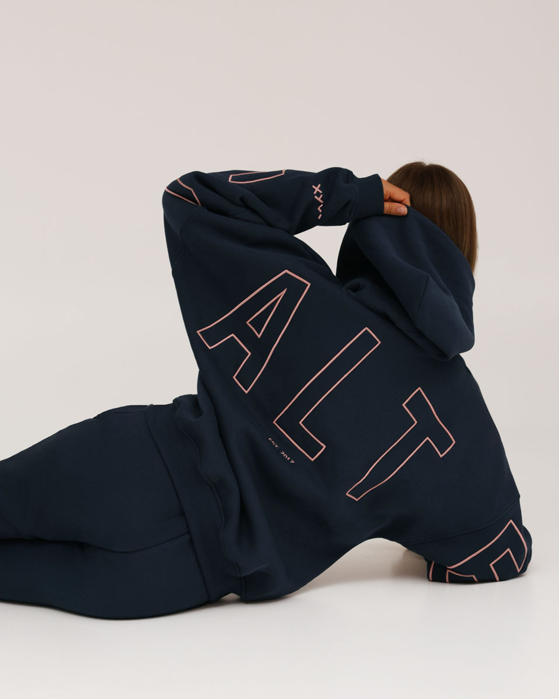 Comfy-Nest™ EMBROIDERED OVERSIZED Mikina
