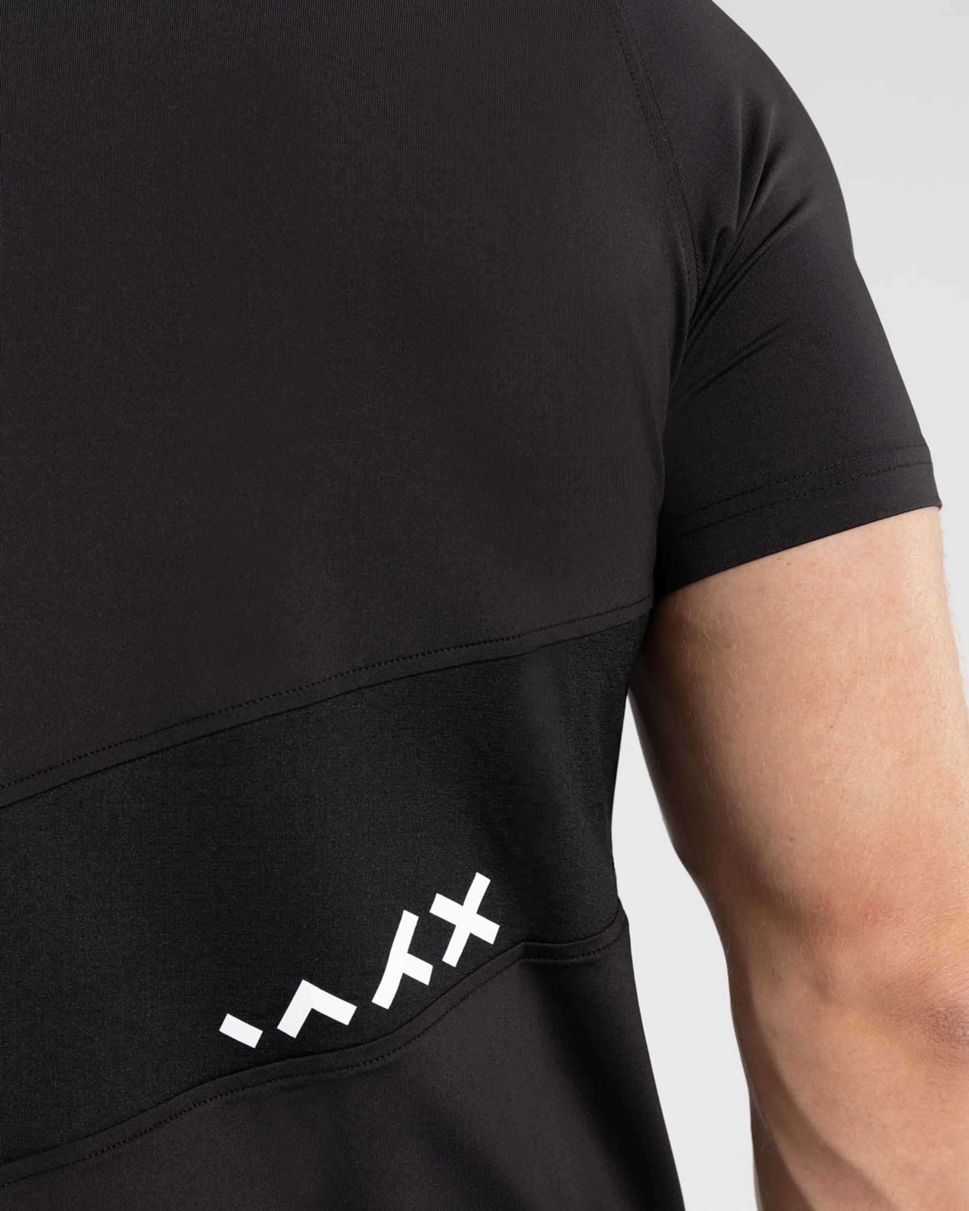 ESSENTIAL AIR Tee