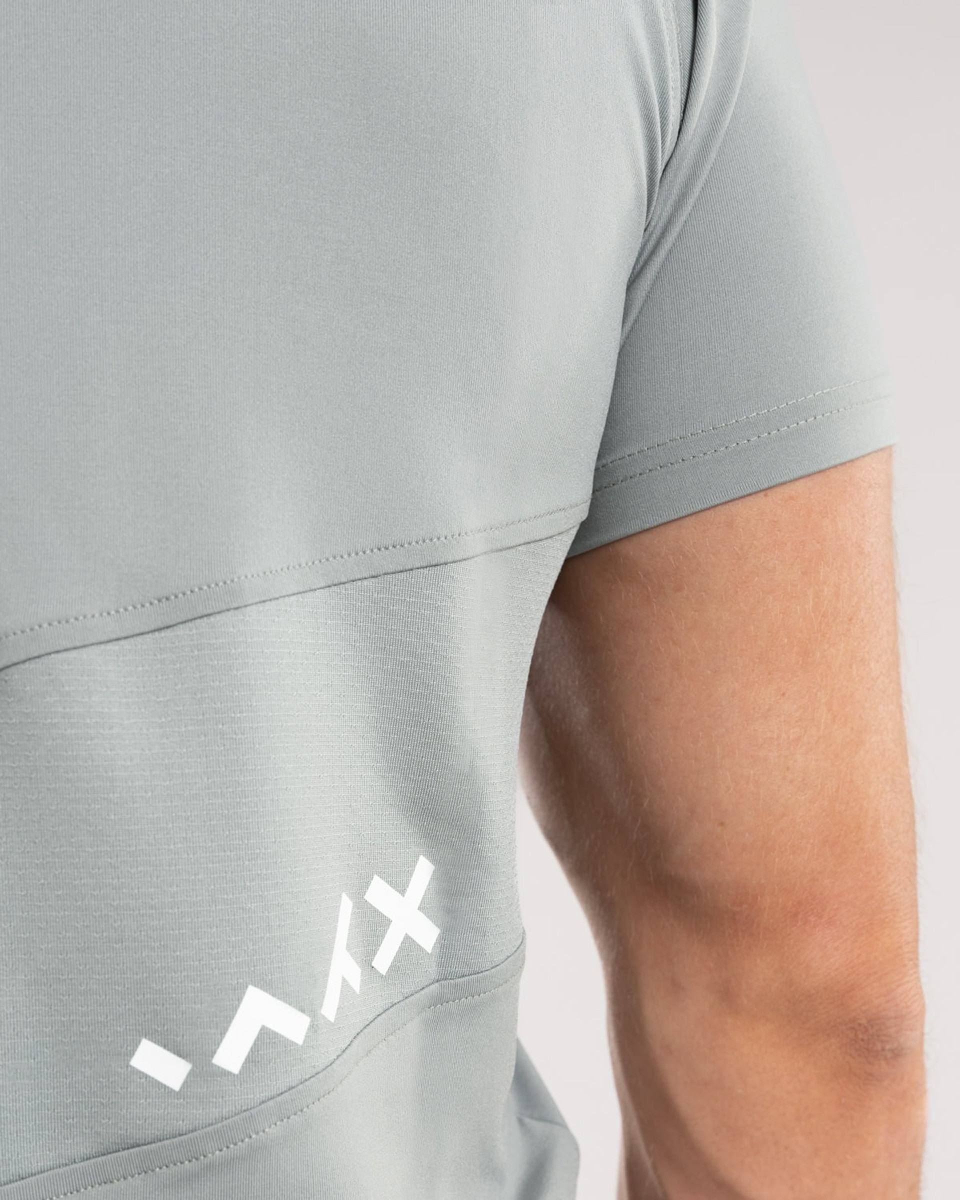 ESSENTIAL AIR Tee