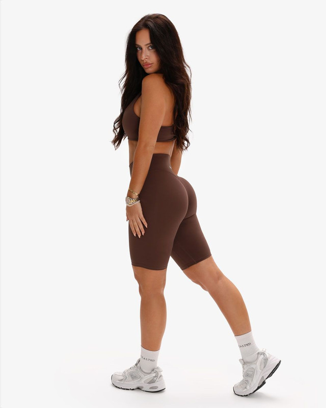 Elysia Glow Motion Shorts 8"