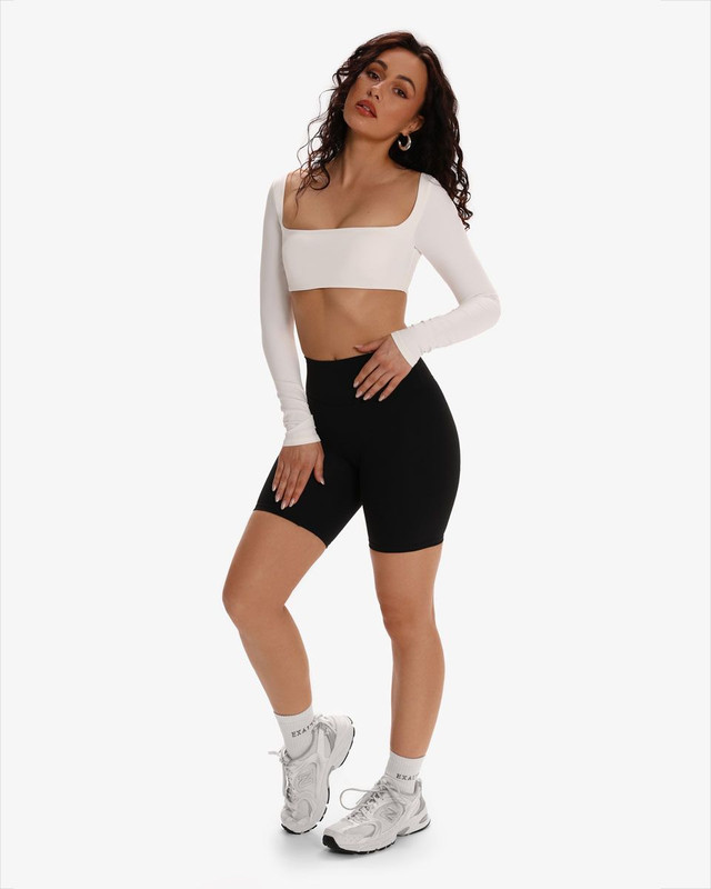 Elysia Glow Motion Shorts 6"